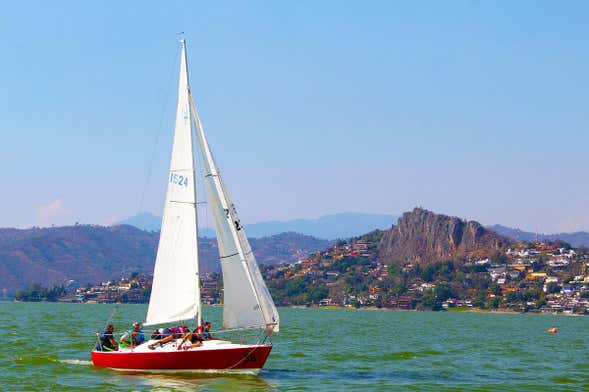 Alquiler de barco con patrón en Valle de Bravo