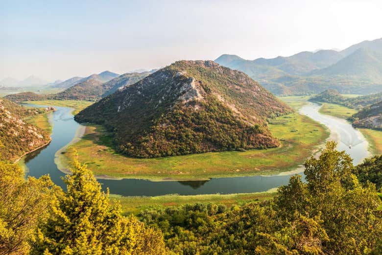 Lake Skada flowing through Zeta Plain