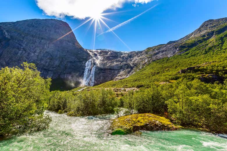 Cascada en el glaciar Briksdal