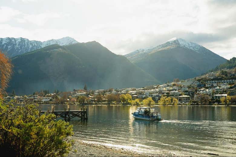 Navegando pelas águas do Lago Wakatipu