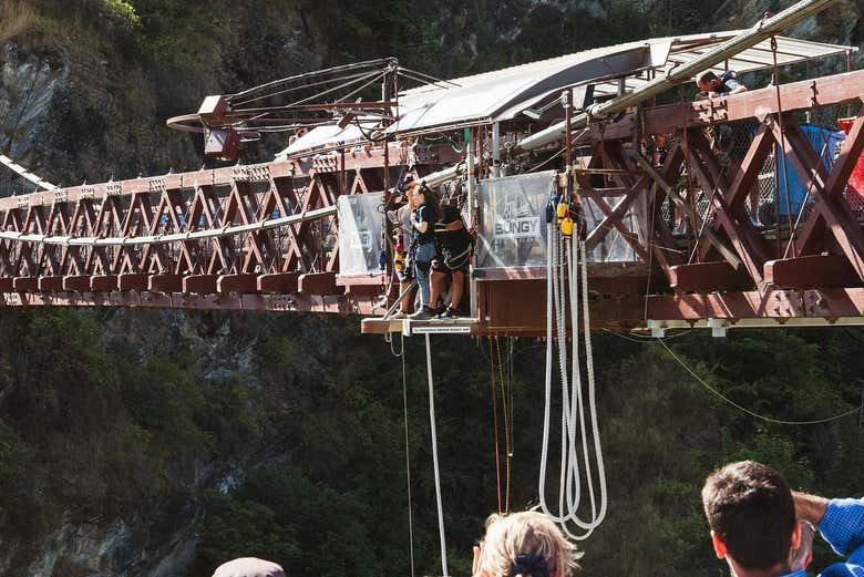 Passaremos pela famosa ponte Kawarau