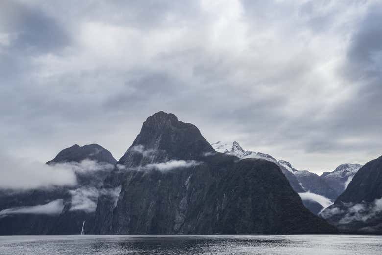 El impresionante fiordo Milford Sound