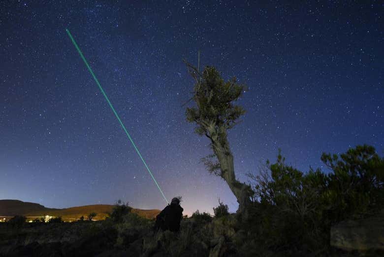 Observación de estrellas en la Sierra de Jebel Akhdar desde Saiq