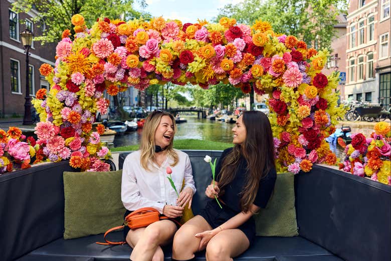 Disfrutando de la travesía por los canales de Ámsterdam