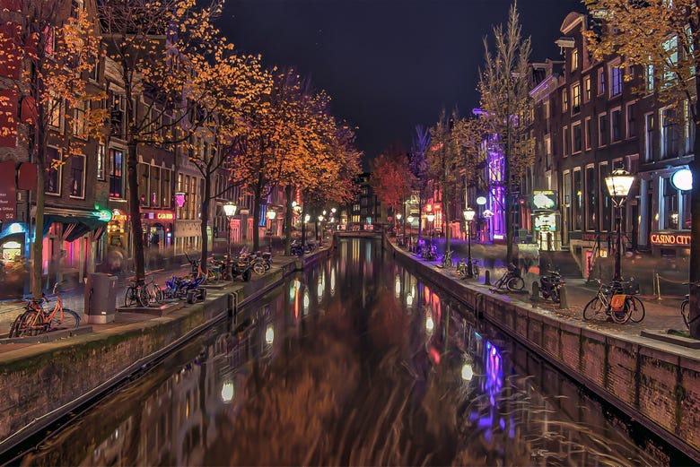 Get ready to explore Amsterdam's most famous district