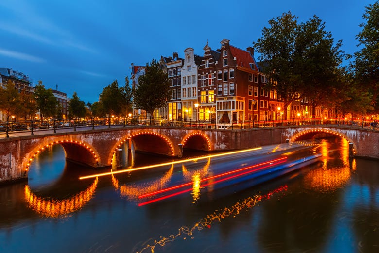 Luces de Ámsterdam durante la noche