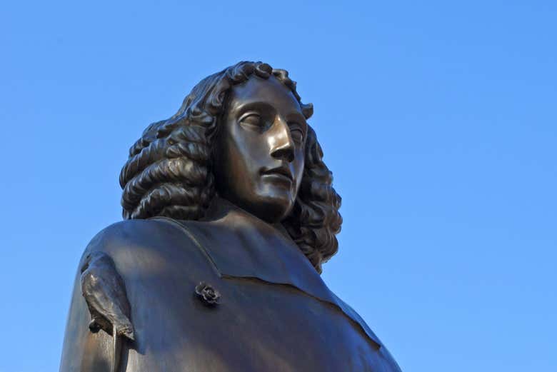 Estatua de Baruch Spinoza