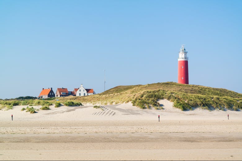 Farol na ilha Texel, a maior das Frísias