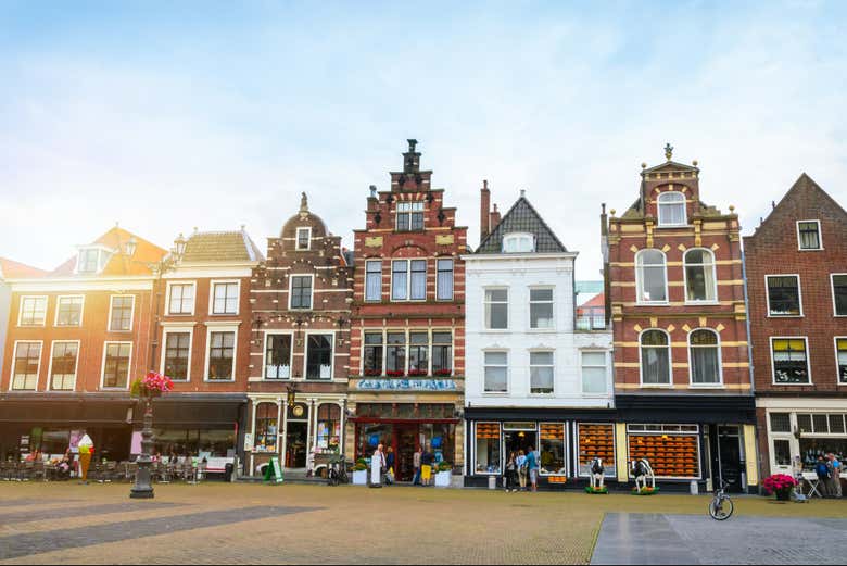 Plaza del Mercado de la antigua y hermosa ciudad de Delft