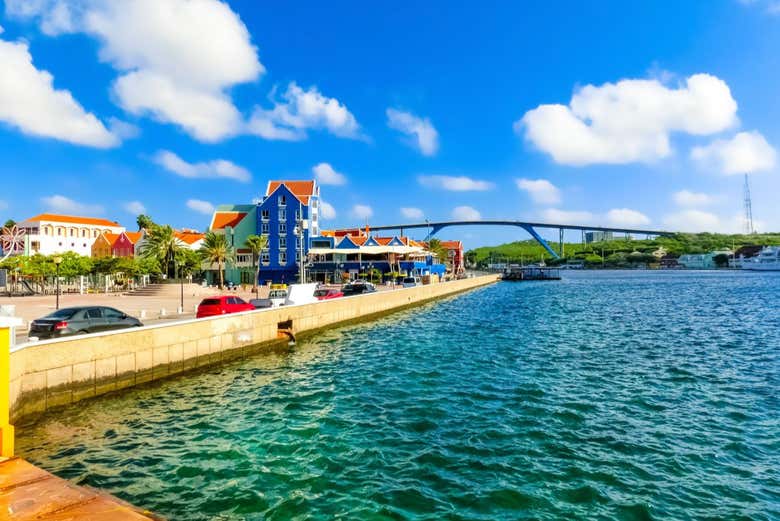 A popular Queen Juliana Bridge