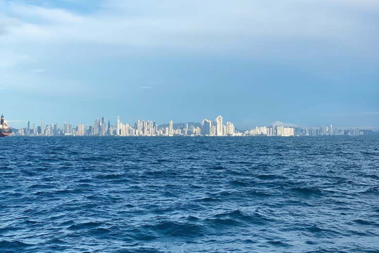 La vista del skyline de Ciudad de Panamá desde el ferry