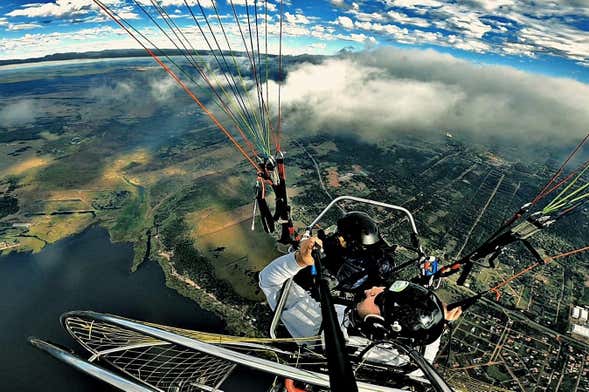 Vuelo en parapente por Itauguá