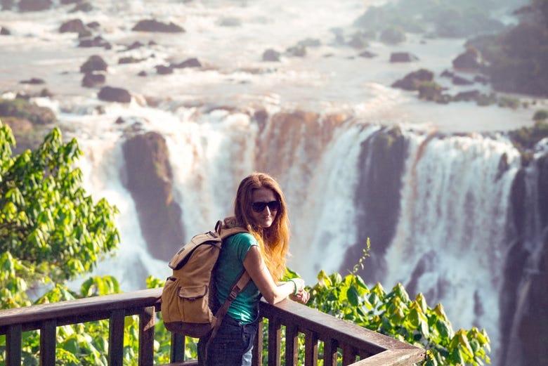 Contemplando el lado brasileño de las Cataratas del Iguazú