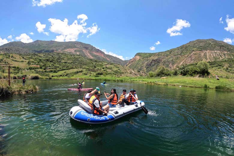 Paseando en zodiac por la laguna de Uchillki