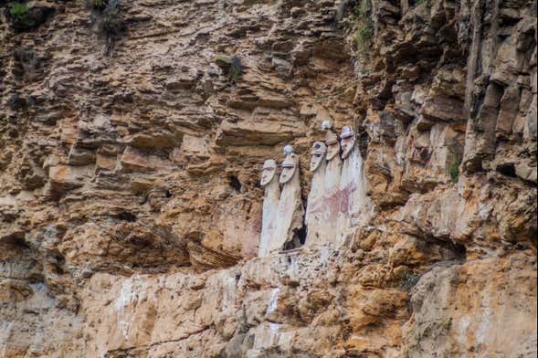 Cavernas de Quiocta & Sarcofagos de Karajia Tour