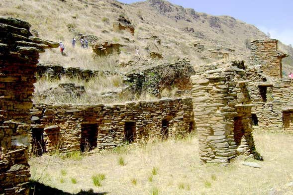 Garu and Corona del Inca Excursion