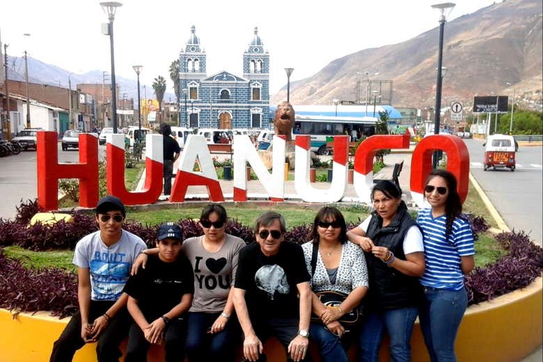 a group visiting Huánco