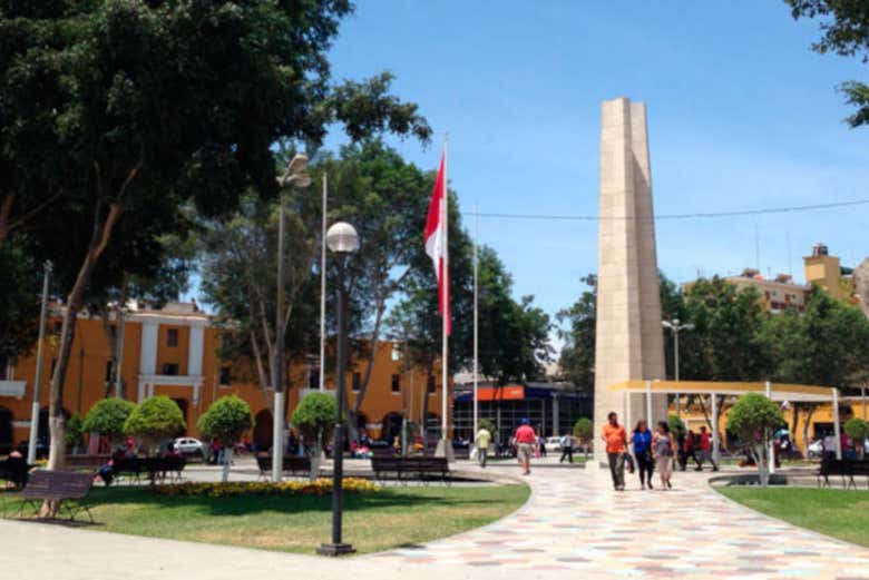 Arquitetura colonial junto à lagoa de Huacachina