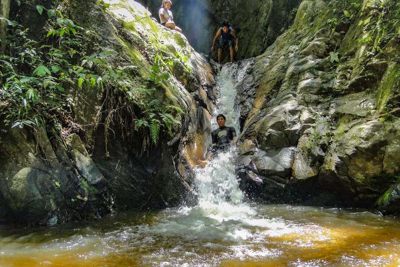 Baño en las cataratas Tres Reinas