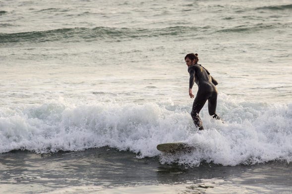 Surfing Lesson at Makaha Beach from Lima - Book at Civitatis.com