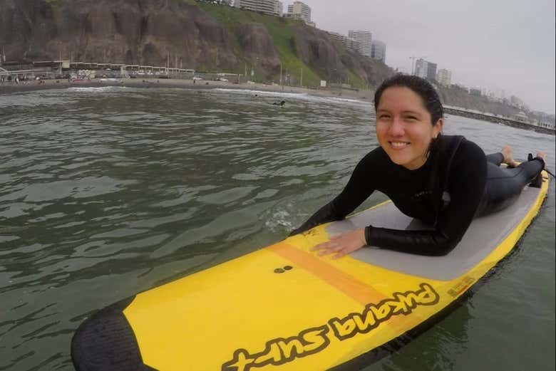 Surfing lesson in Lima