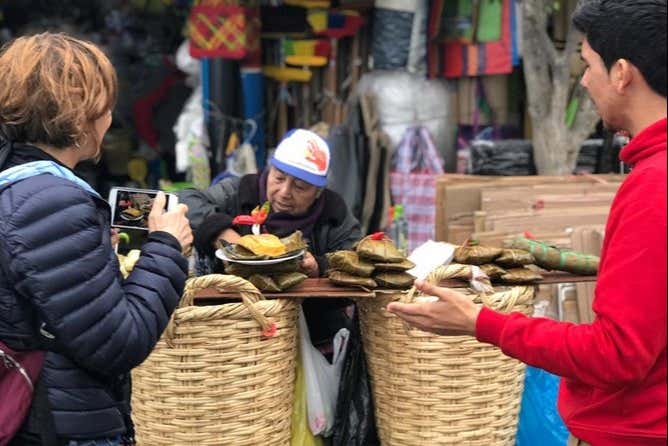 Haciendo una foto a un puesto de comida callejera