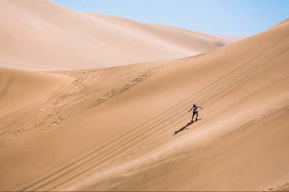 Sandboarding en Cerro Blanco