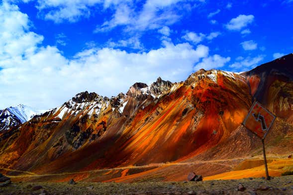 Montaña de Colores & Laguna Blanca Salt Flat Day Trip