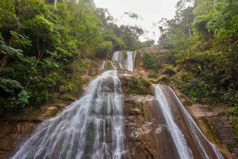 A imponente cachoeira Bayoz