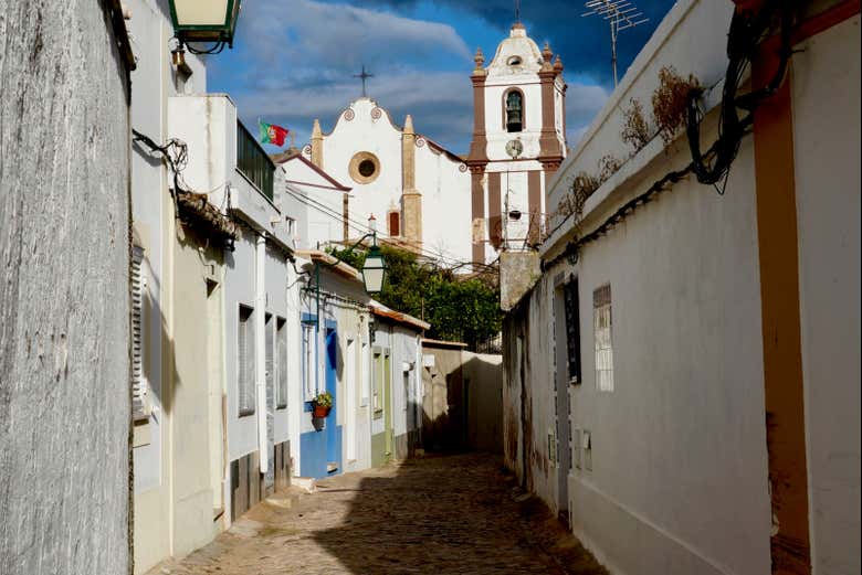 Admirando la catedral de Silves