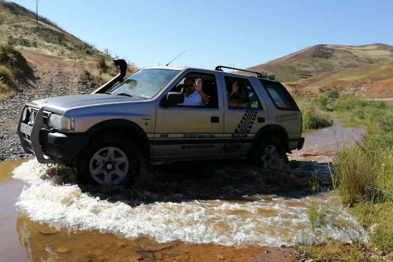 Vadeando un río del Algarve con el 4x4