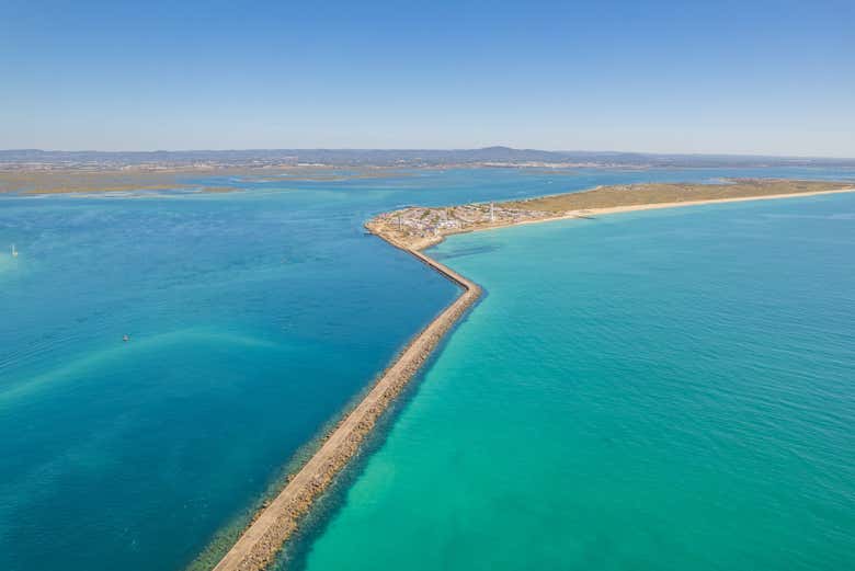 Vista aerea della Ria Formosa e dell'isola di Farol