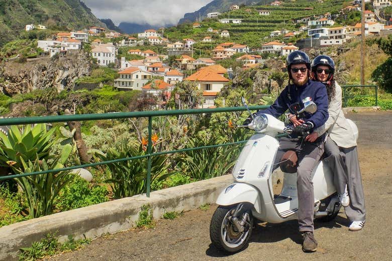 Recorriendo Madeira en vespa