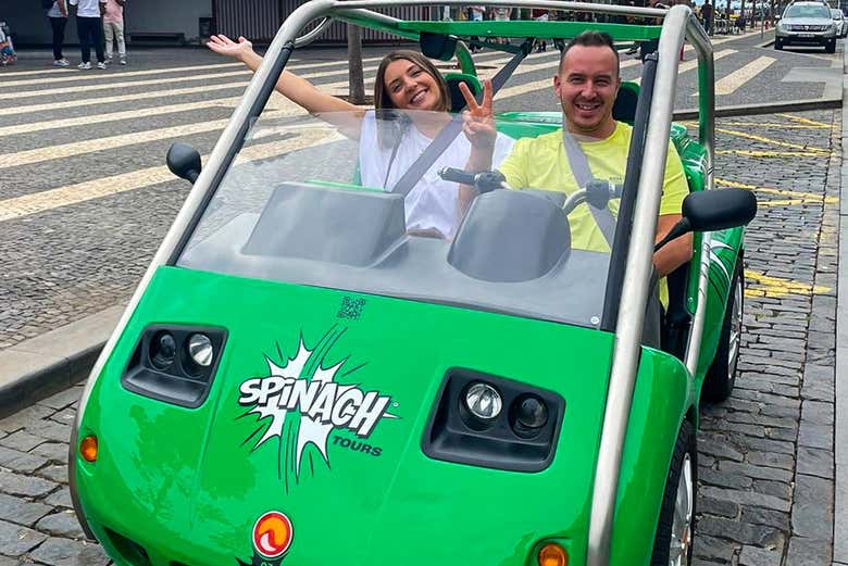 Pilotando un coche eléctrico por Funchal