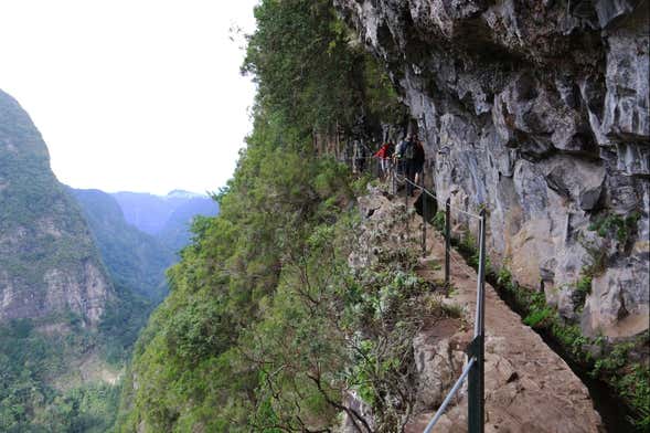 Senderismo por la levada Caldeirão Verde