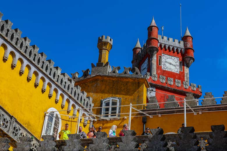 Contemplando a arquitetura do Palácio da Pena