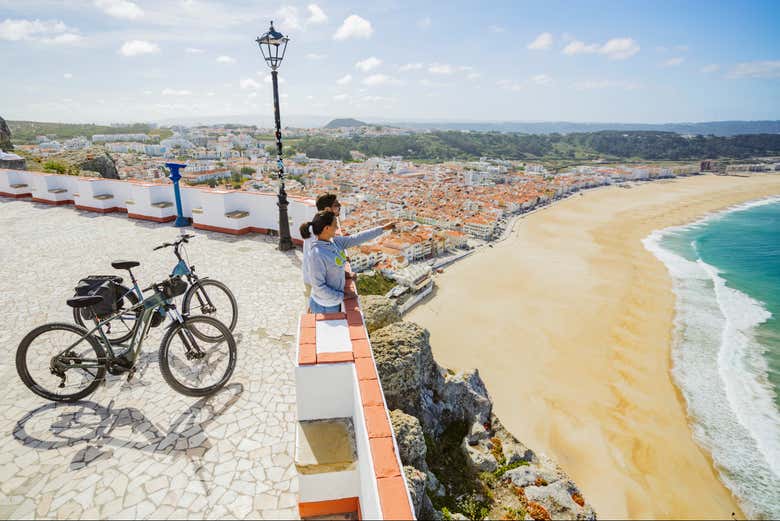 Contemplando la playa de Nazaré