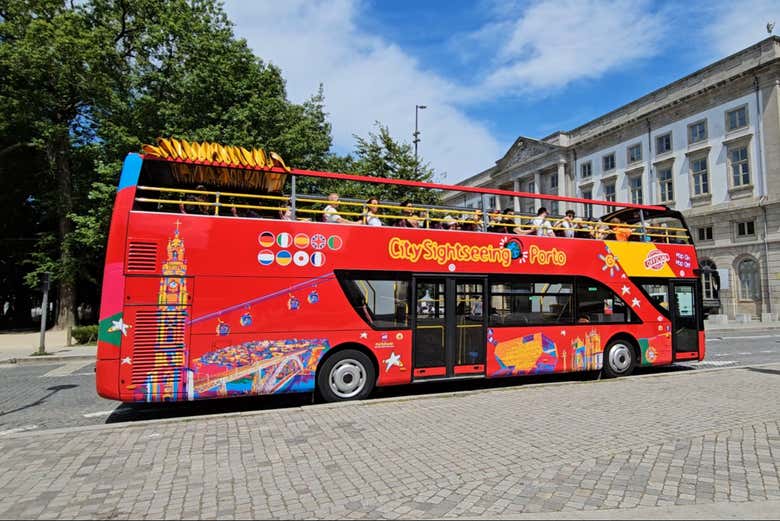 Ônibus turístico de City Sightseeing no Porto