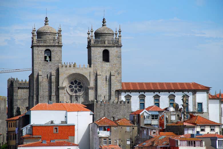 Admirez la cathédrale de Porto