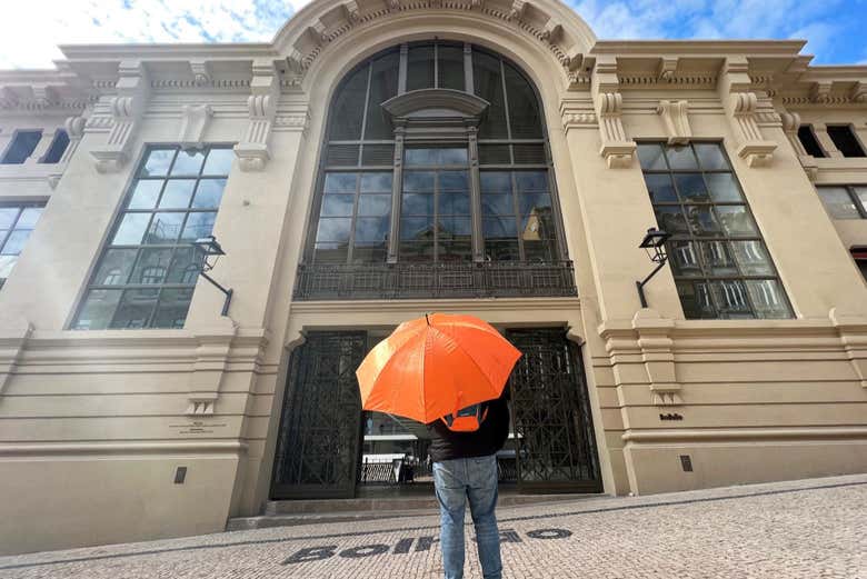 En la entrada del mercado de Bolhão​ 