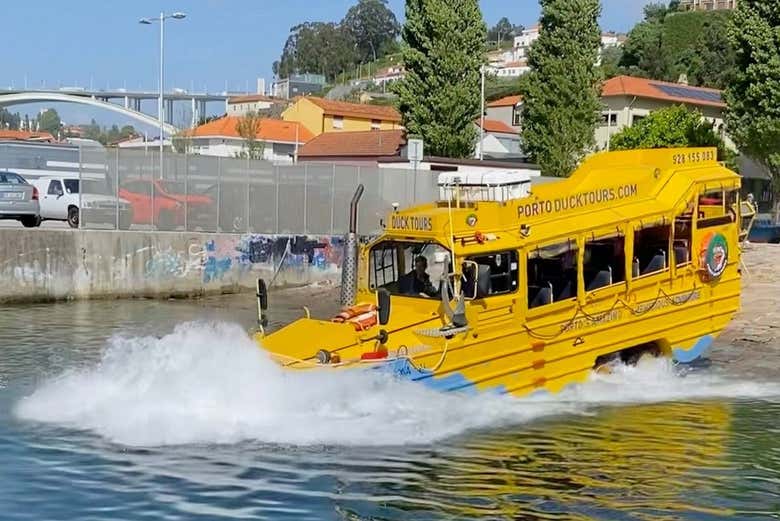 El autobús anfibio también nos permitirá navegar por el Duero