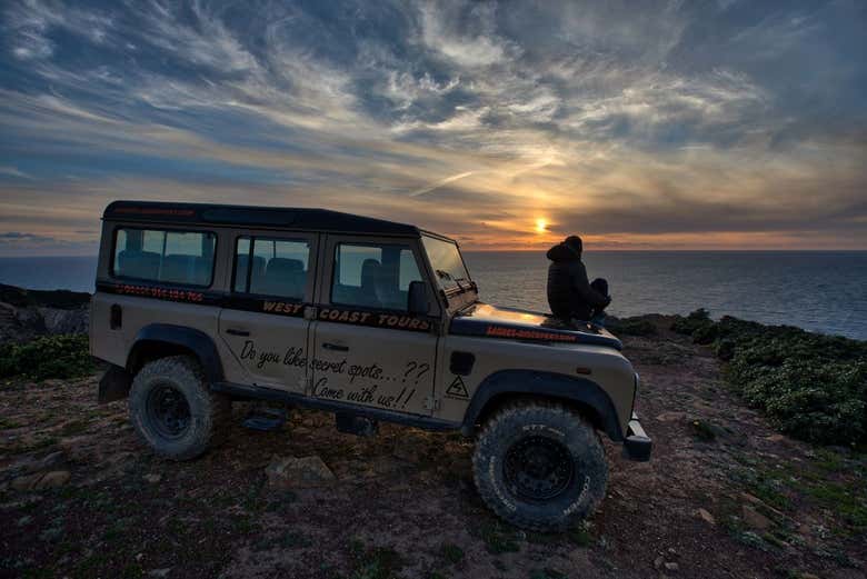 El 4x4 aparcado en la costa oeste de Sagres