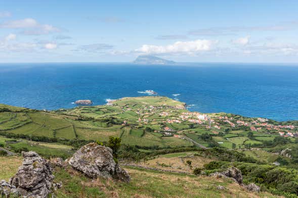 Tour of the Best Viewpoints on Flores Island Santa Cruz das Flores