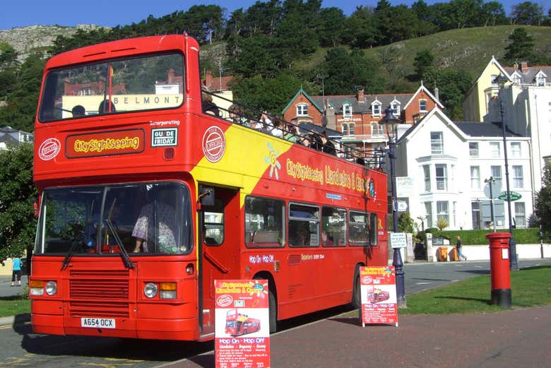 El bus turístico en Llandudno