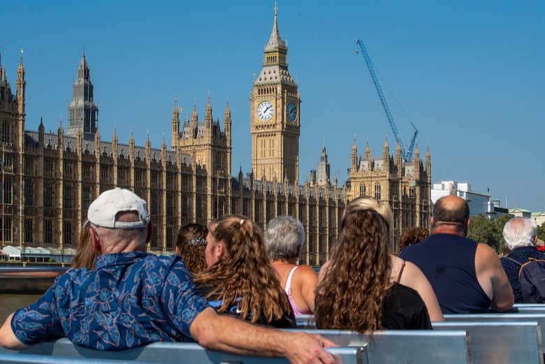 Veréis Westminster desde el barco por el Támesis