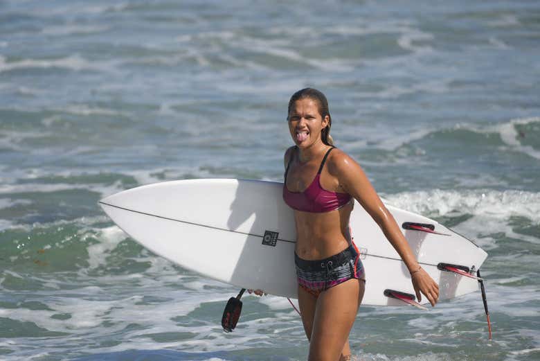 Empezando el curso de surf en la playa Encuentro