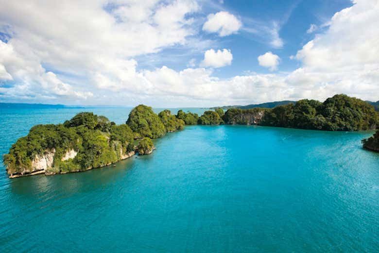 Aguas cristalinas de Los Haitises 