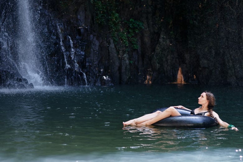 Relaxando na cachoeira