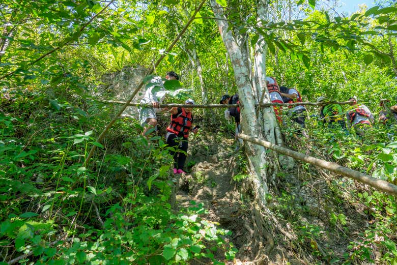 Adventure tour along the Cola de Pato River