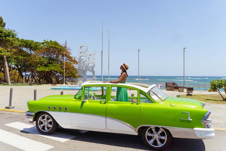 Drive down the Malecón area